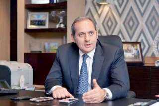 هشام عكاشه: البنك الأهلي المصري يحرص على تطبيق أعلى معايير الجودة المطبقة في المؤسسات الكبرى